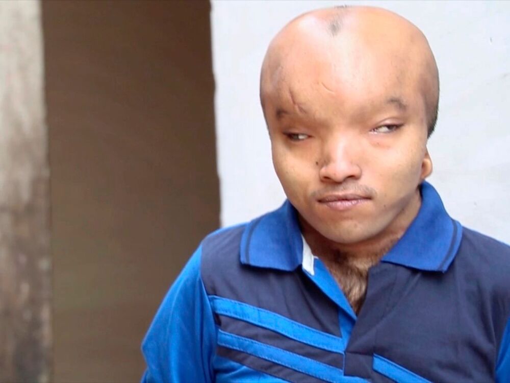 0_PAY-Man-with-alien-head.jpg
