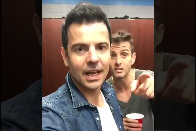 170616-Jordan-Knight-and-Joey-McIntyre-Dressing-room-in-Chicago.jpg