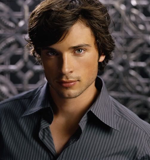 2edfe033c8421b2a38f898a611158fe3--tom-welling-smallville-smallville-clark-kent.jpg