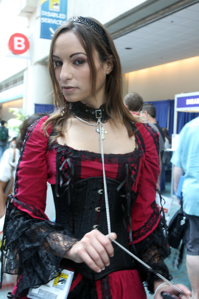 amber-rayne-ist-that-her-comic-con-cosplay_584_full.jpg