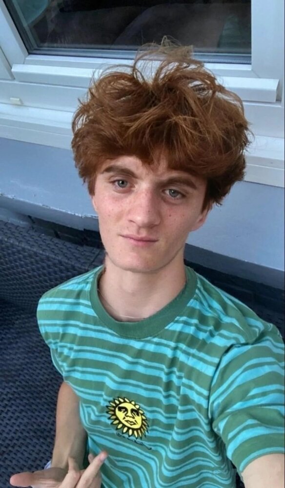 attractive-people-can-get-away-with-shitty-***-haircuts-v0-f7mnuwzahwec1.jpg
