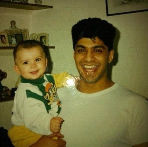 Baby-Zayn-and-his-dad-zayn-malik-29284232-500-497.jpg