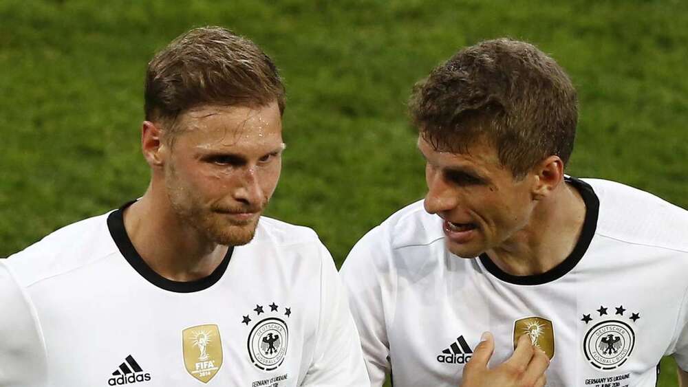 -benedikt-hoewedes-thomas-mueller-2zxb0w1og6ef-jpg.jpg