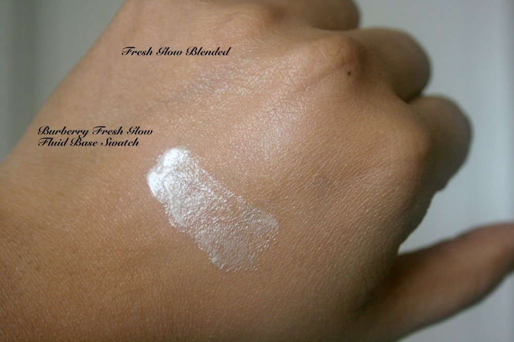 Burberry Fresh Glow Luminous Fluid Base in Nude Radiance No. 01 Swatch-001.JPG