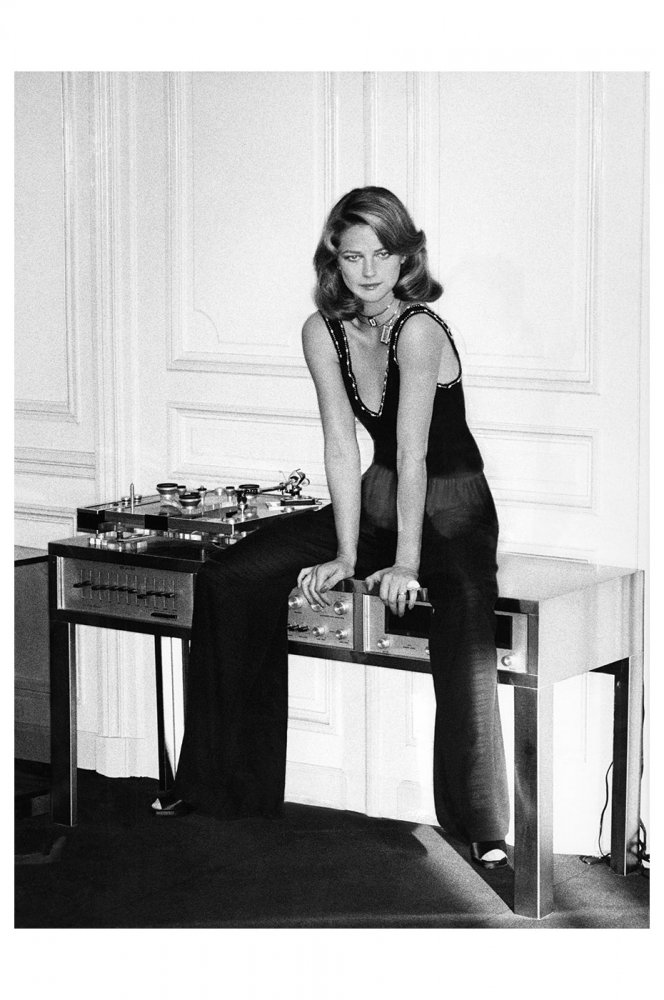 charlotte-rampling-photo-helmut-newton-vogue-march-1974.jpg