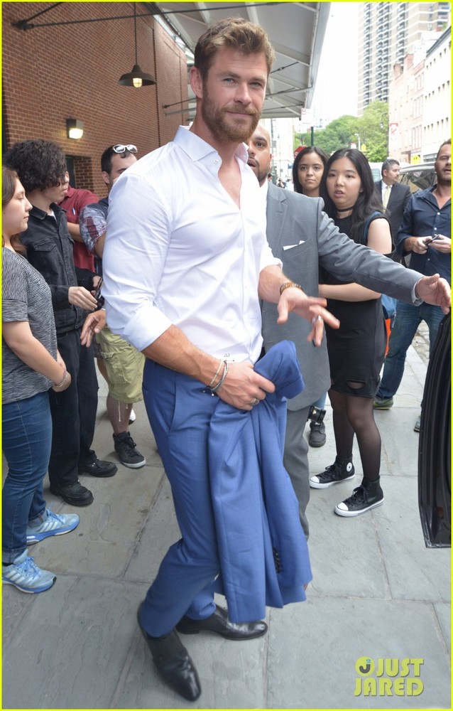 chris-hemsworth-alexander-skarsgard-boss-show-04.jpg