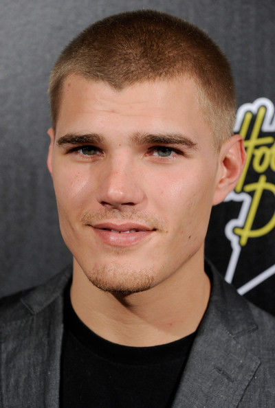 chris-zylka-286111l-576x0-w-a2c47f83.jpg