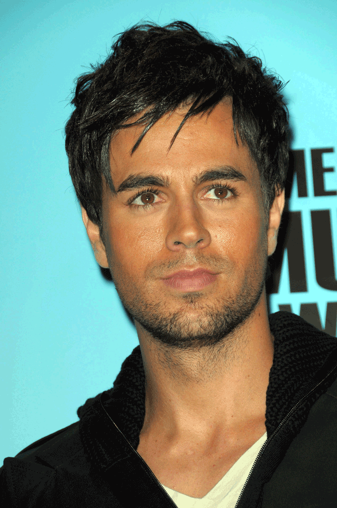 enrique-iglesias-wig-2008.png