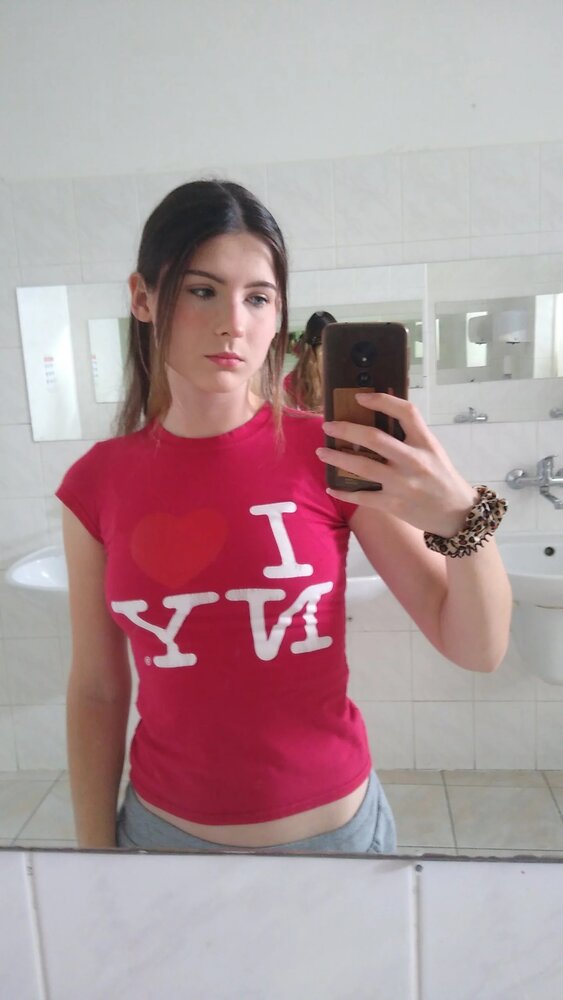 girl1.jpg