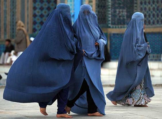 IN8778281Burqa-clad-women-w.jpg