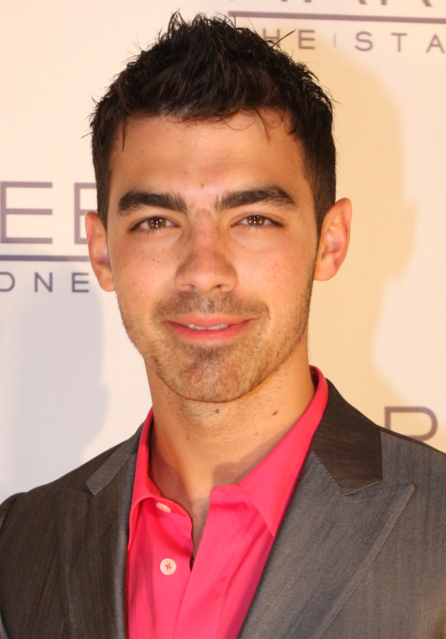Joe_Jonas_2012_%28Straighten_Crop%29.jpg