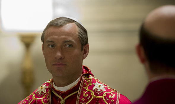 Jude-Law-in-The-Young-Pope-700951.jpg