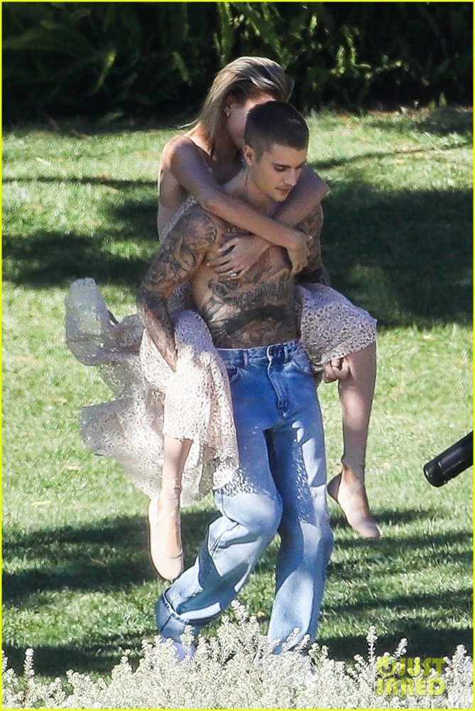 justin-bieber-hailey-bieber-december-2018-17.jpg
