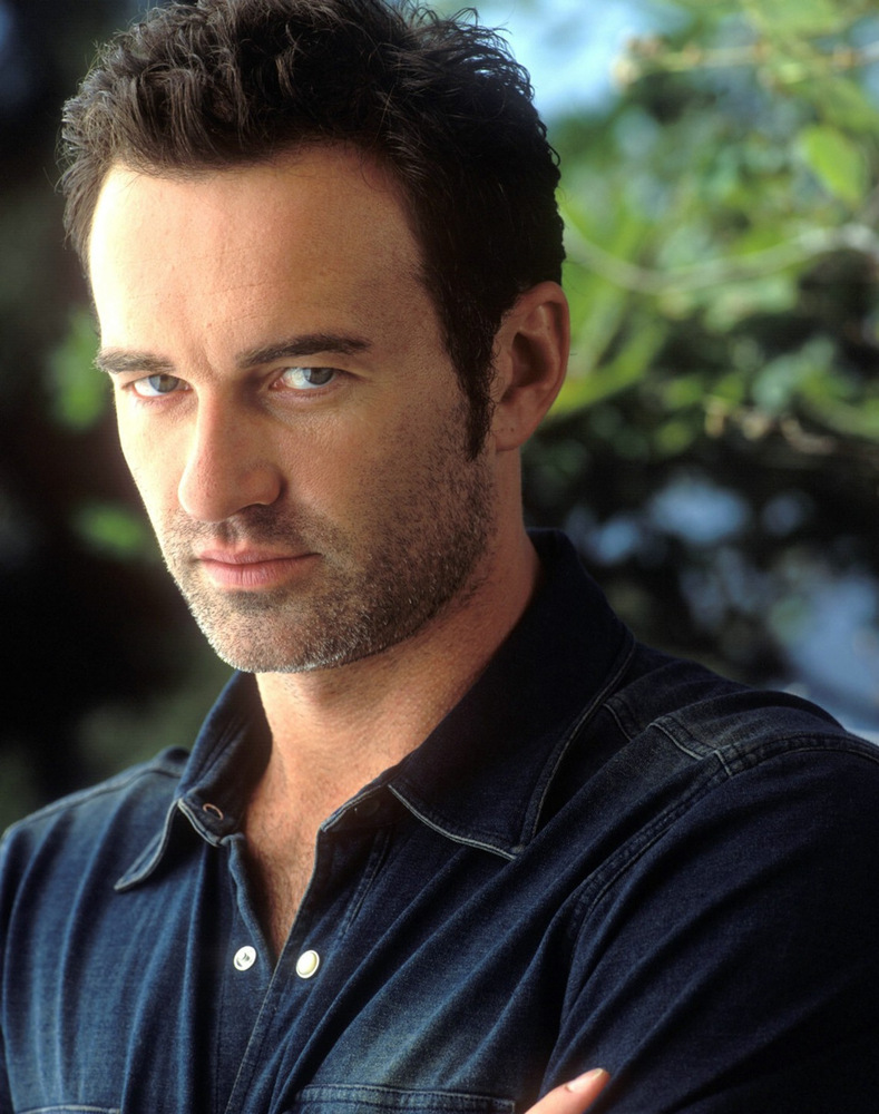 kinopoisk.ru-Julian-McMahon-950692.jpg