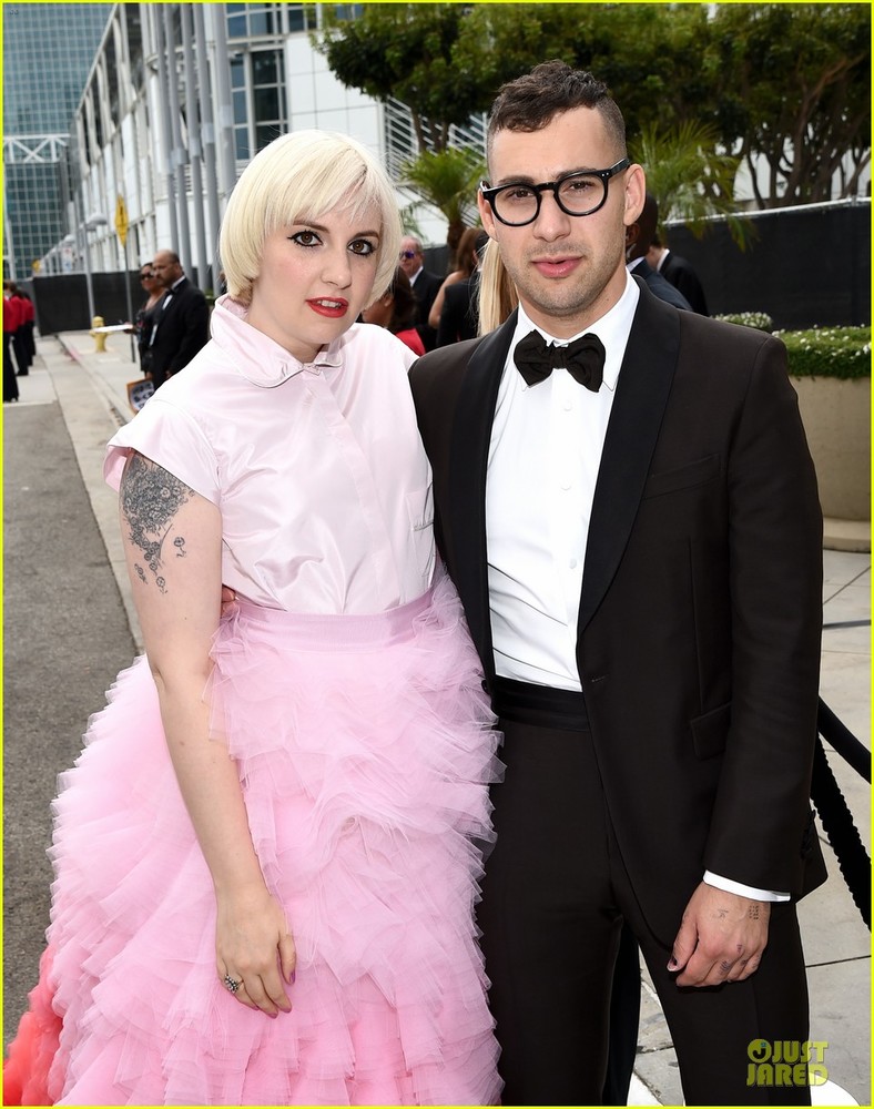 lena-dunham-jack-antonoff-emmys-2014-red-carpet-02.jpg