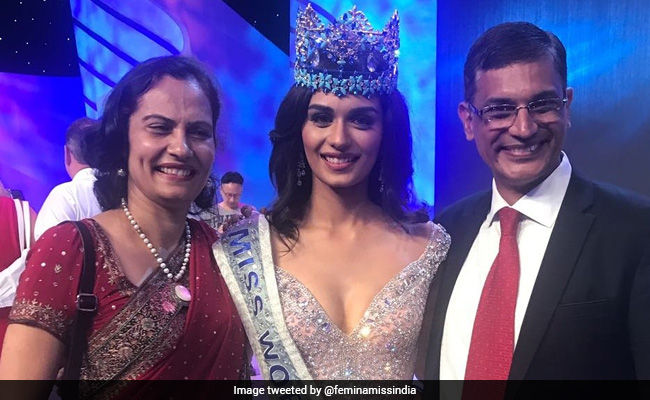 manushi-chhillar-parents-twitter_650x400_81511018775.jpg