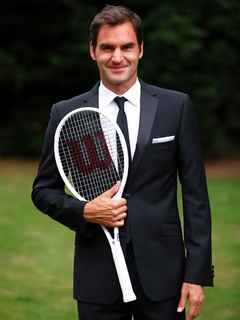 roger-federer-2017-wimbledon-win-gq.jpg