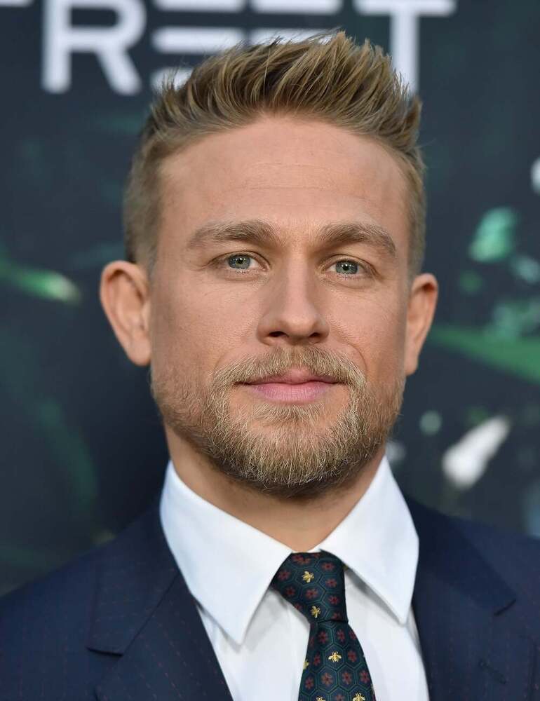 Sexy-Charlie-Hunnam-Pictures.jpg