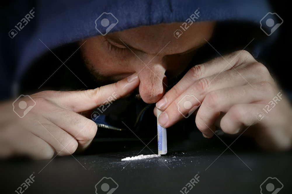 t-man-on-hood-alone-sniffing-and-snorting-cocaine-lines-with-rolled-banknote-on-mirr-Stock-Photo.jpg