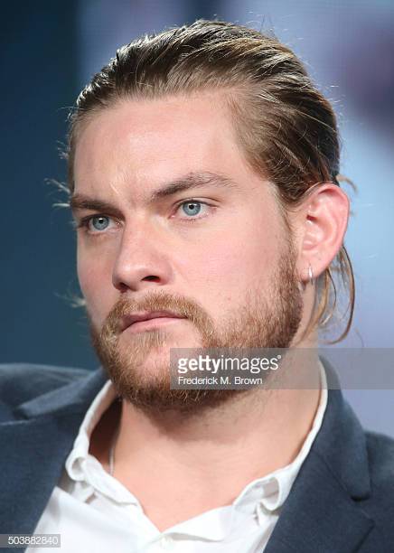 tor-jake-weary-listens-onstage-during-tnts-animal-kingdom-panel-as-picture-id503882840?s=612x612.jpg