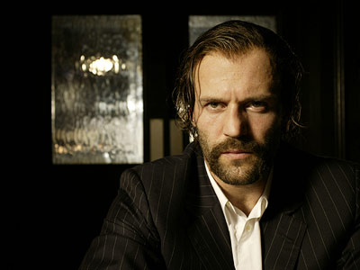 Revolver-Statham_l.jpg