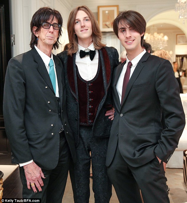297A577900000578-0-Ric_Ocasek_poses_with_sons_Oliver_Orion_Ocasek_and_Jonathan_Rave-m-4_1433863814107.jpg