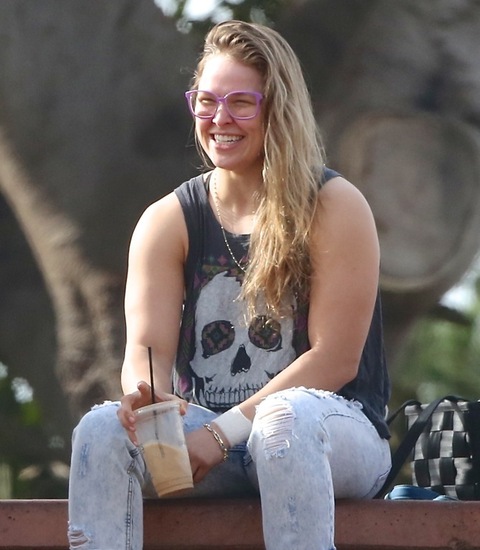 ronda-rousey-happy-smiling-photos-36-480w.jpg