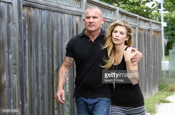 453674360-actors-dominic-purcell-and-girlfriend-gettyimages.jpg