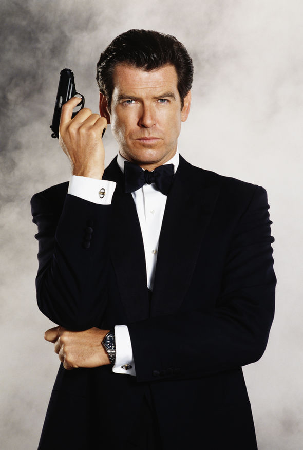 Pierce-Brosnan-Bond-327375.jpg