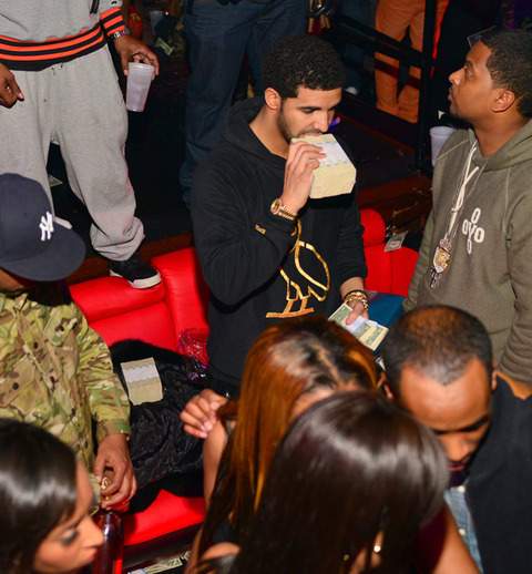 drake-strip-club-money-photos-019-480w.jpg